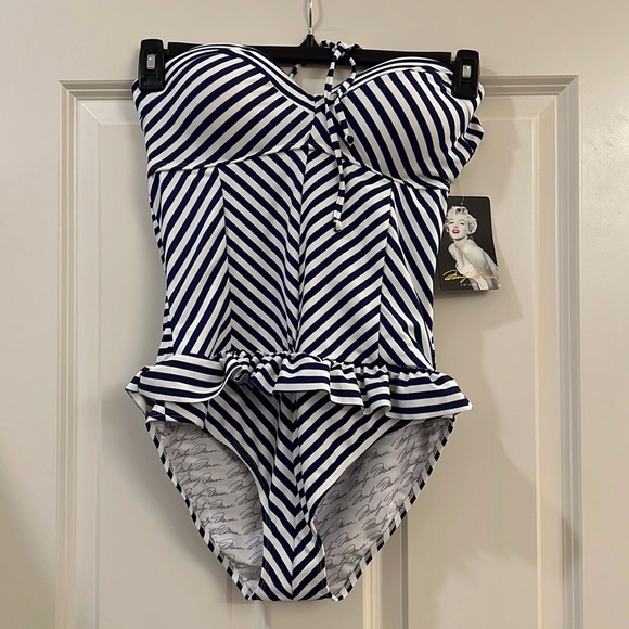 Marilyn Monroe ladies swimsuit - Picture 1 of 6